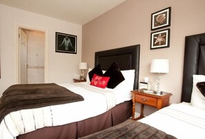 Double & Single room Ensuite | Premium bedding, individually decorated, blackout curtains