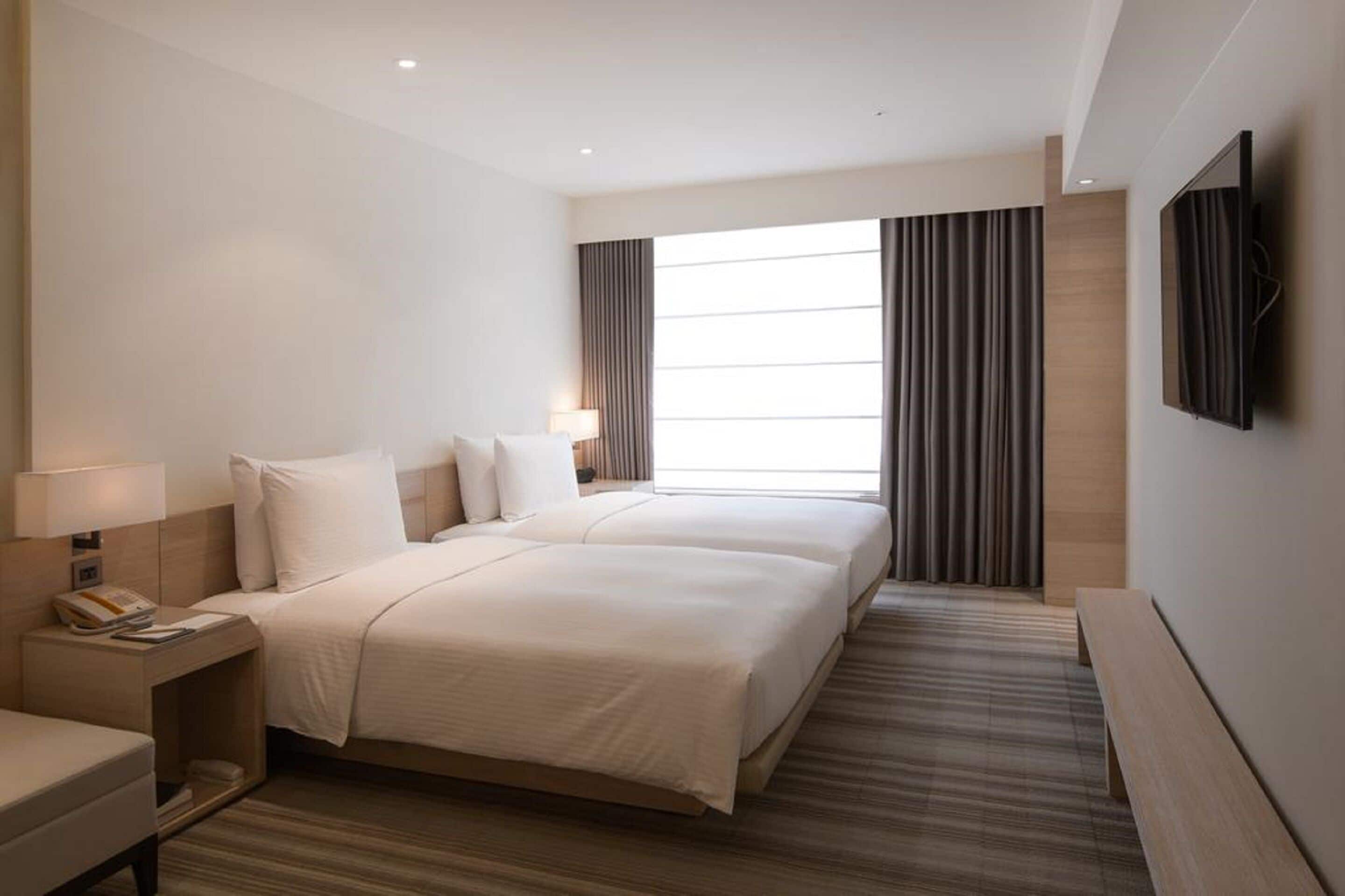 premium bedding, down duvets, in-room safe, desk