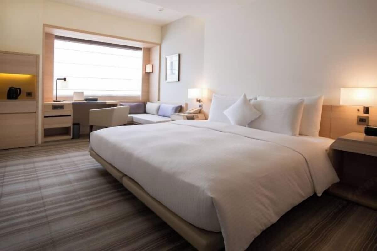 Premium bedding, down duvets, in-room safe, desk