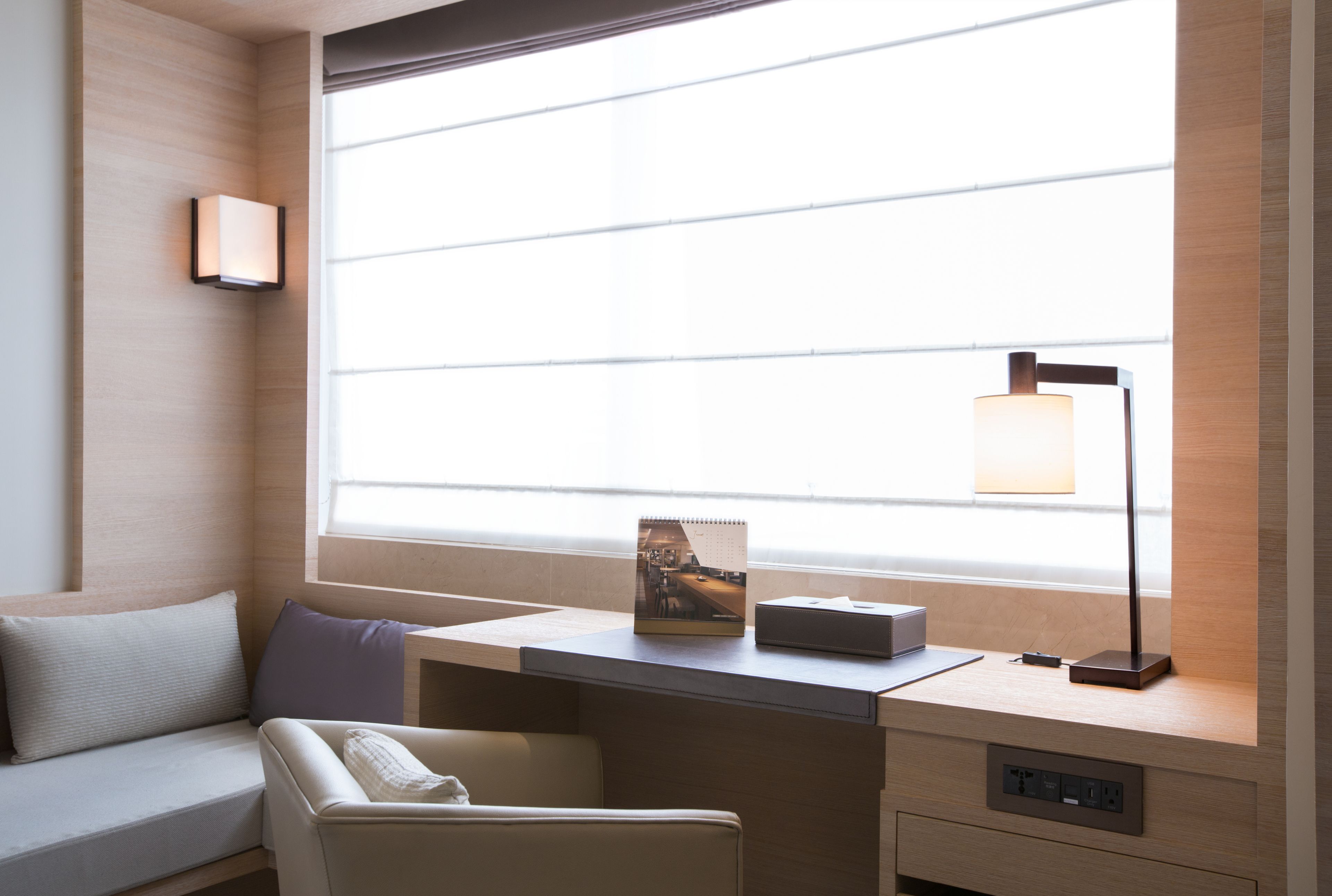 premium bedding, down duvets, in-room safe, desk