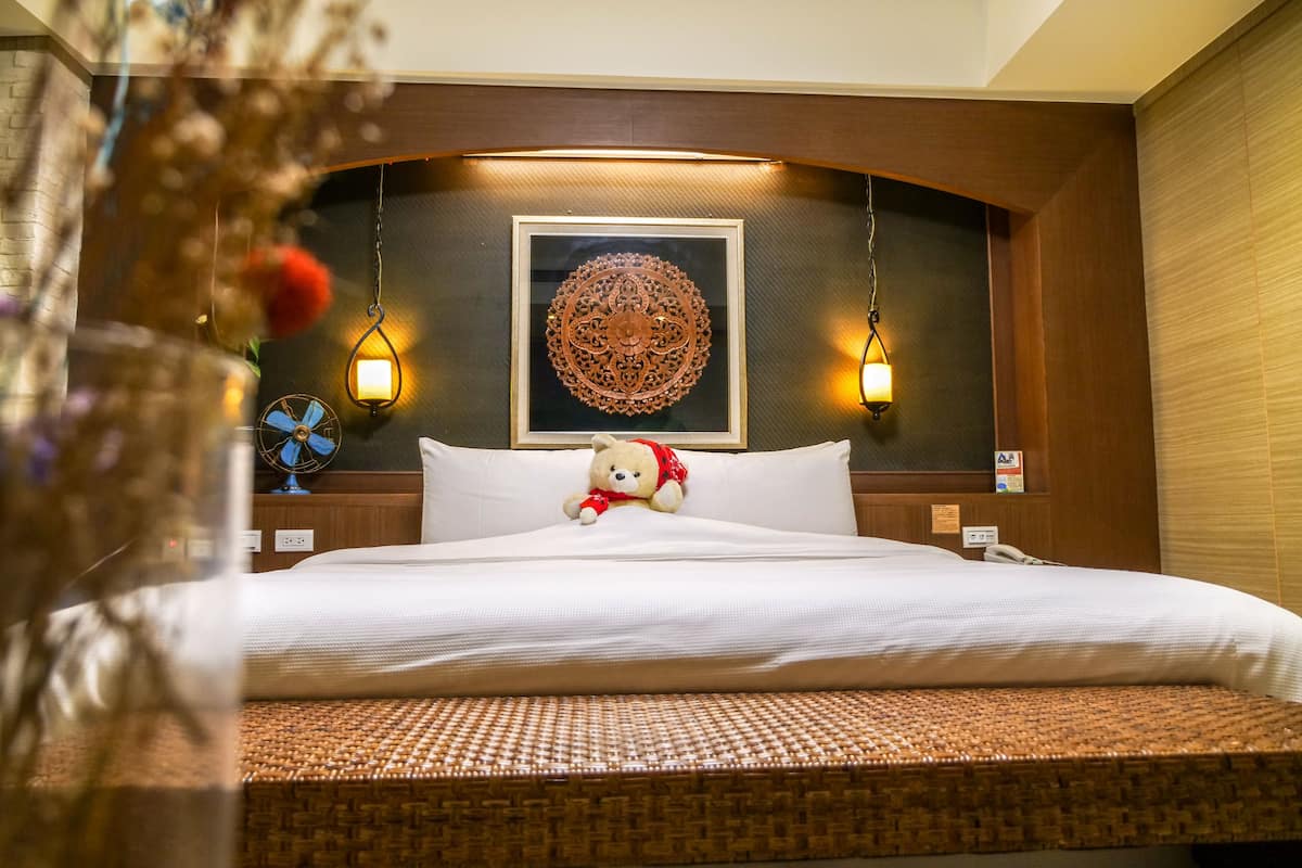 gallery double room, non smoking, harbor view | 1 bedroom, down duvets, in-room safe, individually furnished