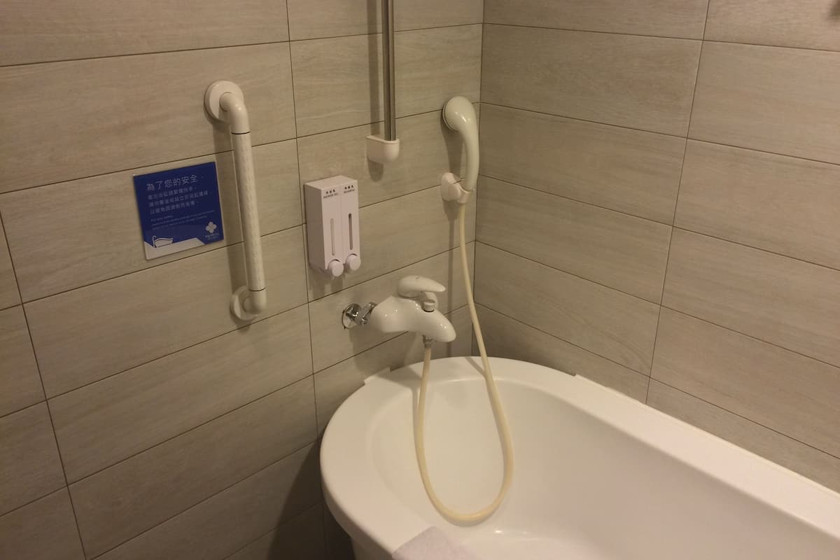 shower, rainfall showerhead, free toiletries, hair dryer