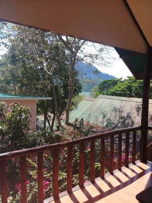 Bungalow Twin beds Air Con | Lanai