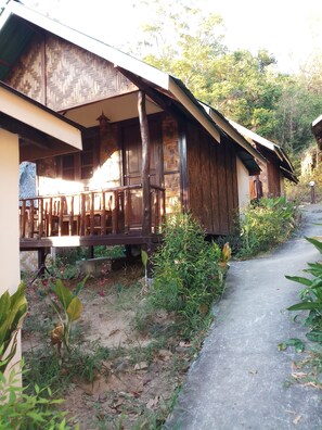 Bungalow Twin beds Air Con | Pemandangan balkon