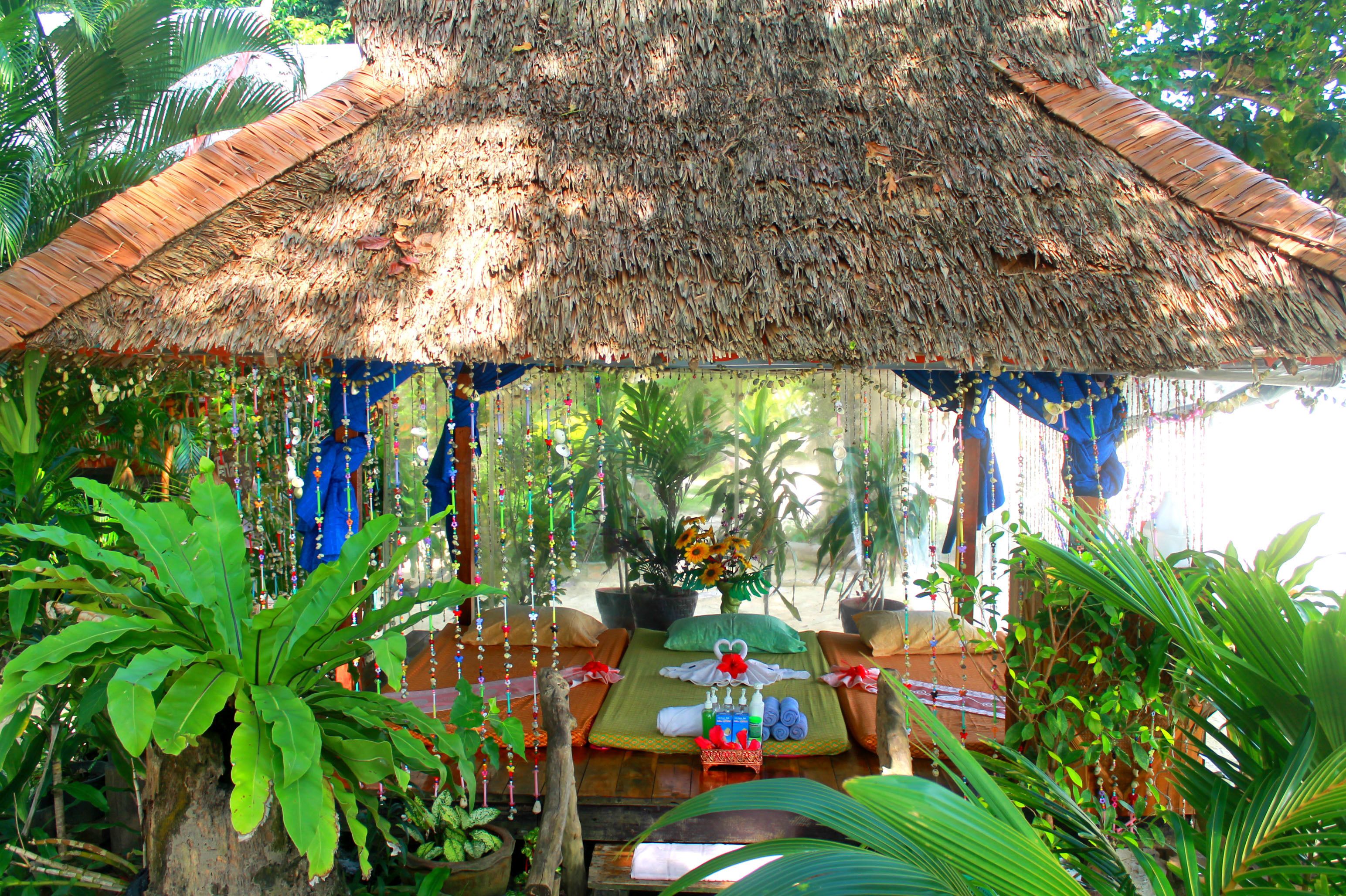 Thai massages, massages on the beach