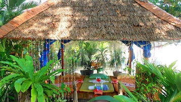 Thai massages, massages on the beach