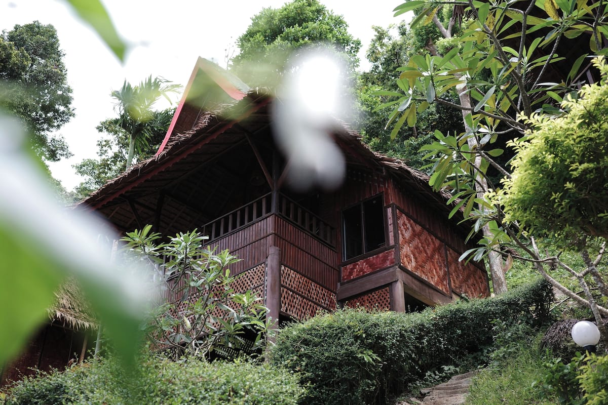 Ocean View Hillside Bungalow- Air Conditioning