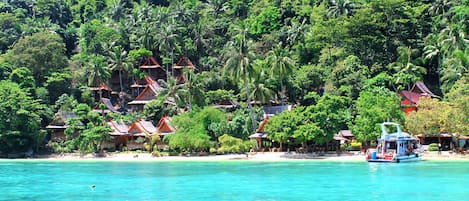 Private beach, white sand, sun loungers, beach massages