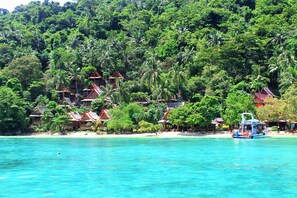 หาดส่วนตัว, ทรายสีขาว, เก้าอี้อาบแดด, นวดบนชายหาด