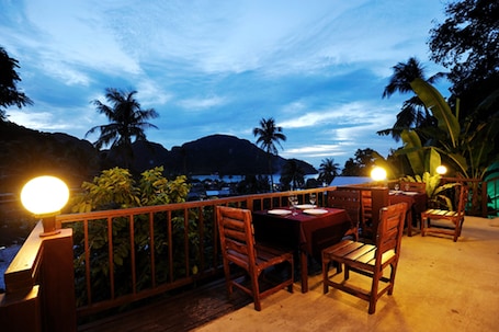 Breakfast, lunch, dinner served; Thai cuisine, ocean views