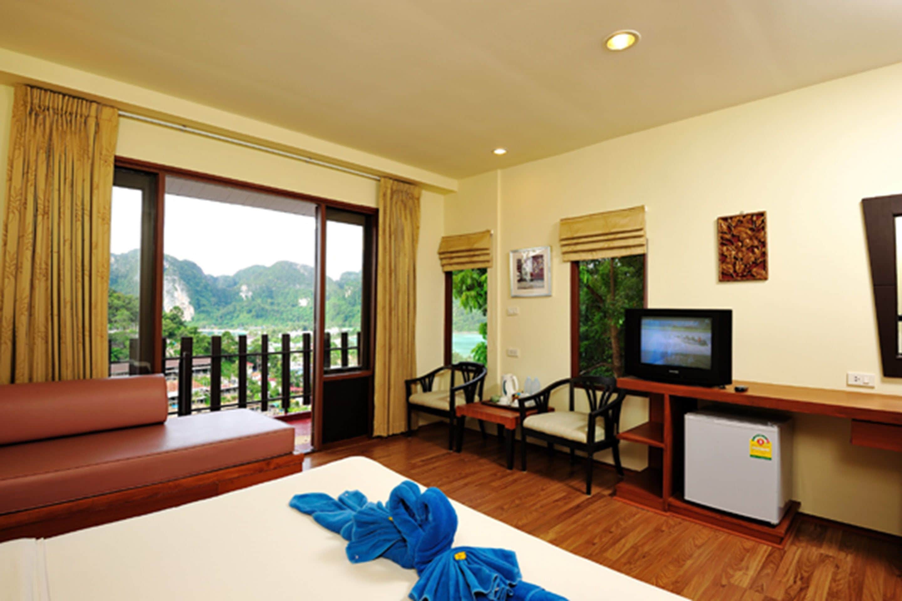 Minibar, in-room safe, free WiFi, bed sheets