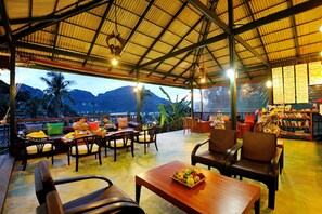 Breakfast, lunch and dinner served - Phi Phi Arboreal Resort (Ko Phi Phi)