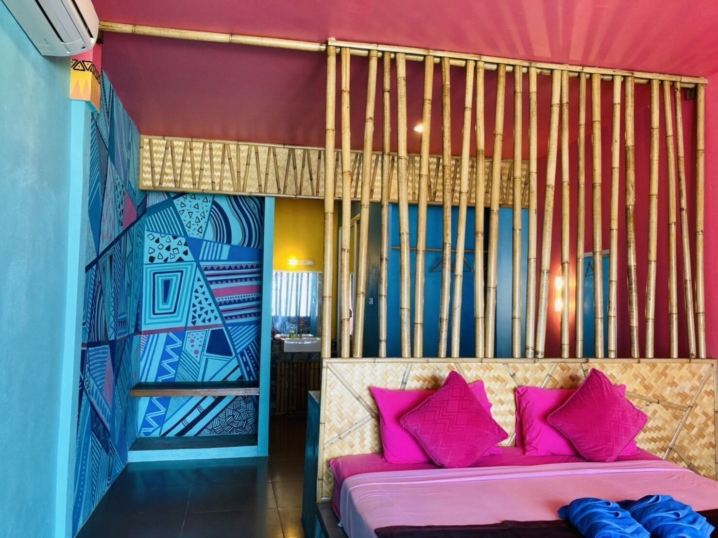 خزنة داخل الغرفة ومكتب ومكواة/لوح كي وواي فاي مجانًا