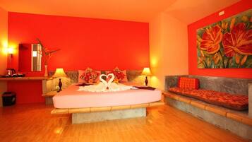 Deluxe Double Room | In-room safe, desk, iron/ironing board (on request), WiFi (free)