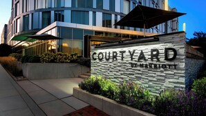 Exterior - Courtyard Philadelphia South at The Navy Yard (Philadelphia)