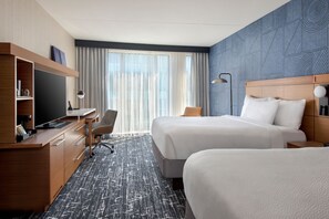 Pillow-top beds, in-room safe, desk, laptop workspace - Courtyard Philadelphia South at The Navy Yard (Philadelphia)