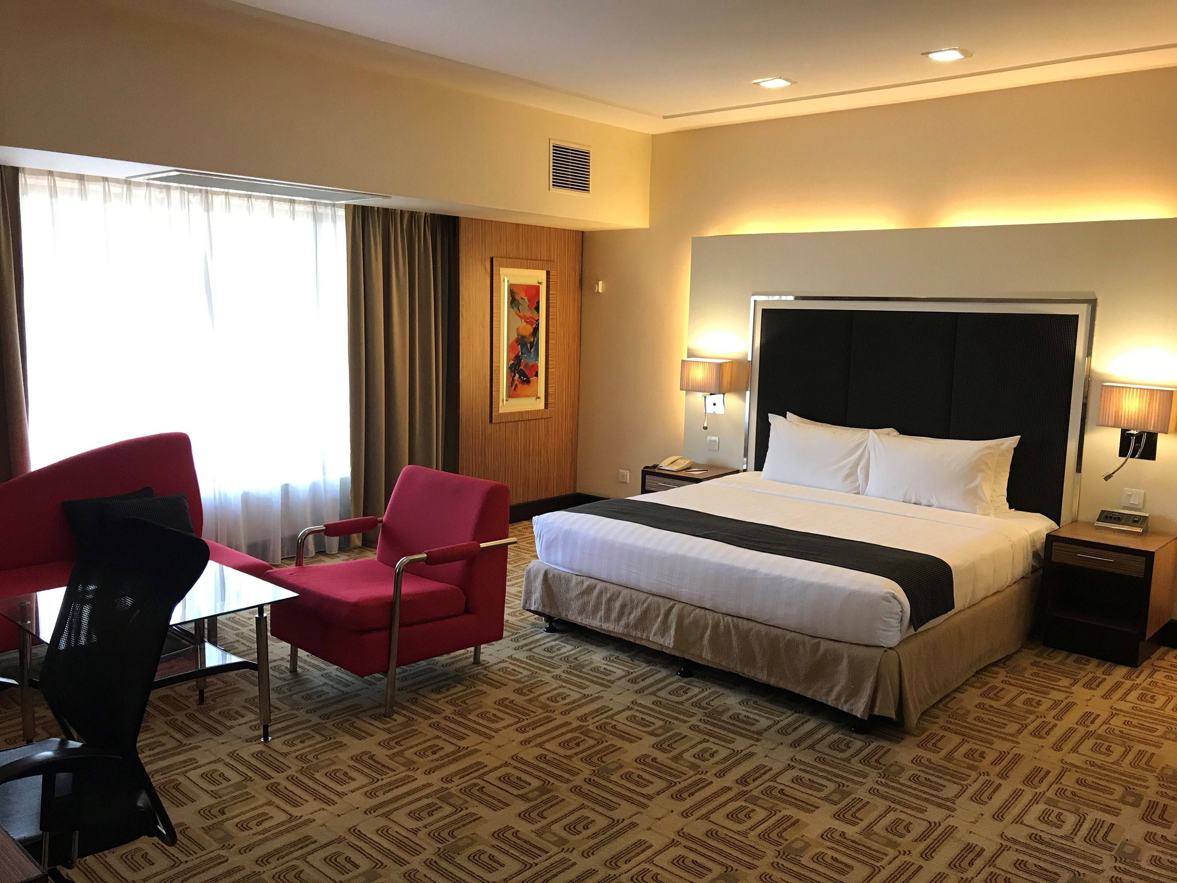 Deluxe-Suite, 1 King-Bett (Corporate) | Minibar, Zimmersafe, Schreibtisch, Bügeleisen/Bügelbrett