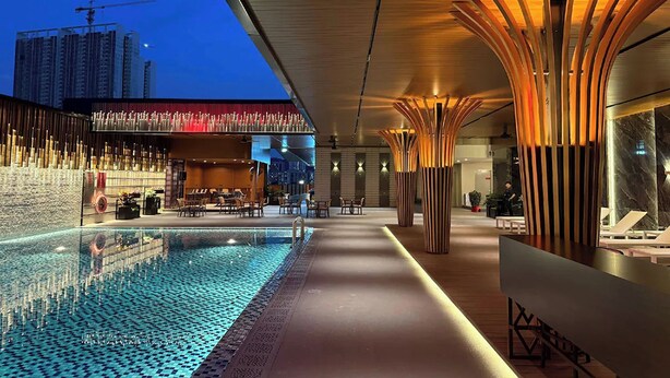 A modern hotel lobby with a pool, seating areas, and a bar. - Vivatel Kuala Lumpur (Kuala Lumpur)