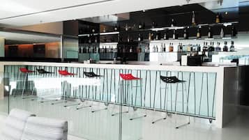 Breakfast, lunch, dinner served; international cuisine