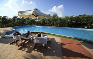 Outdoor pool, pool umbrellas, sun loungers