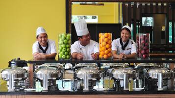Daily buffet breakfast (MYR 40 per person)