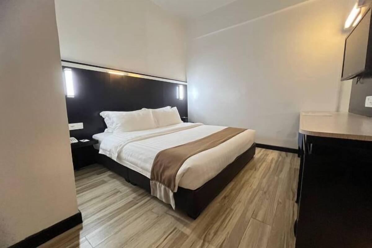 In-room safe, desk, soundproofing, iron/ironing board (on request)