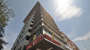 A modern hotel building with a prominent sign reading "DREAMTEL DREAVITA." - Dreamtel Kota Kinabalu (Kota Kinabalu)