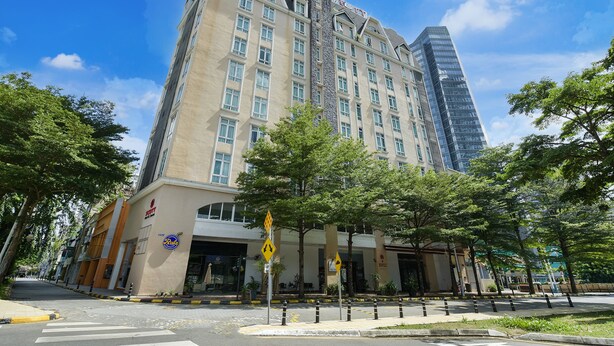 A multi-story hotel with a prominent entrance, a modern glass building adjacent to it, and a clear sky. - Palette KL Sentral Station Formerly Scott Hotel (Kuala Lumpur)
