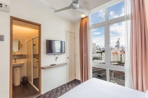 Minibar, in-room safe, desk, soundproofing - Scott Hotel KL Sentral (Kuala Lumpur)