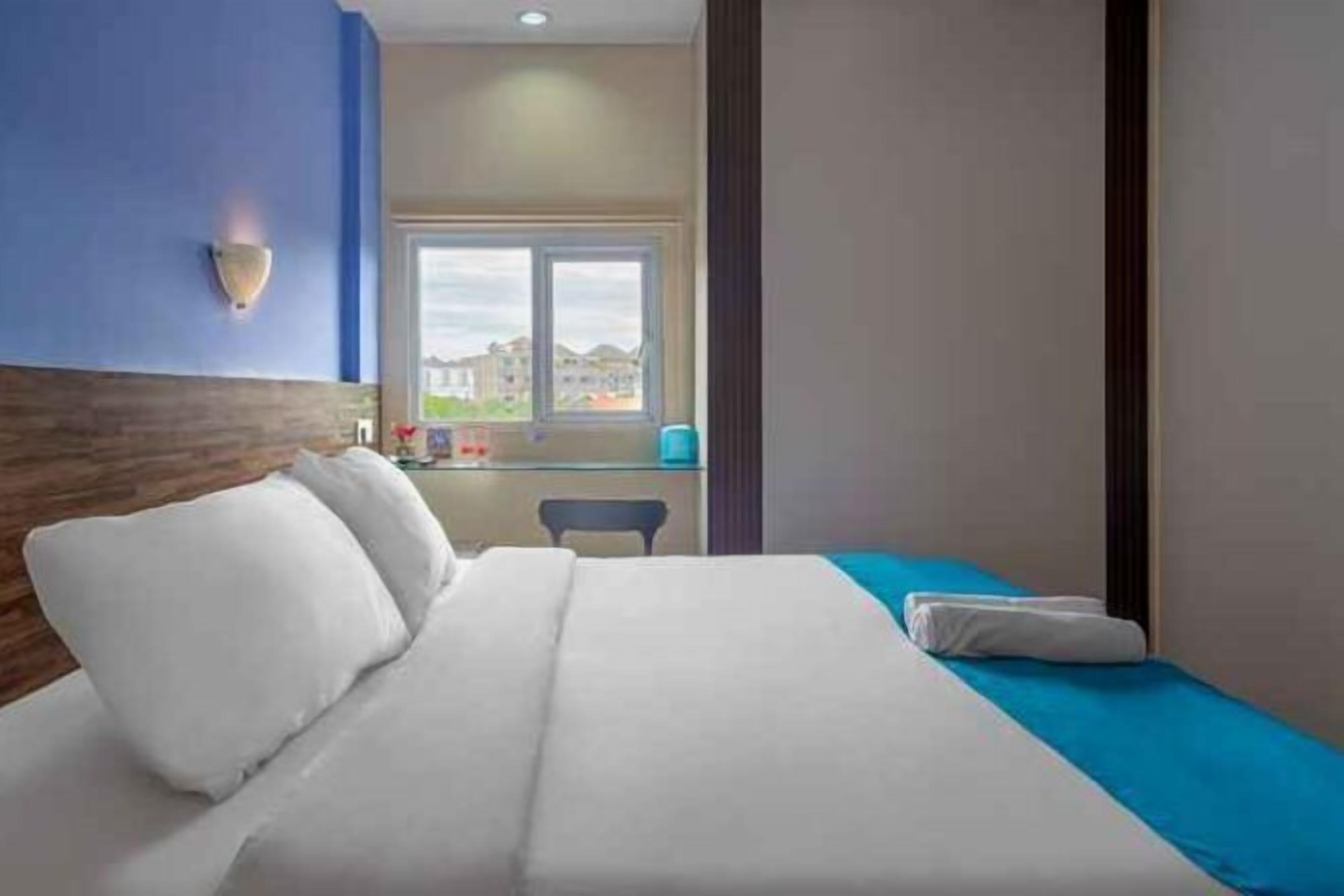 Premium bedding, desk, free WiFi, bed sheets