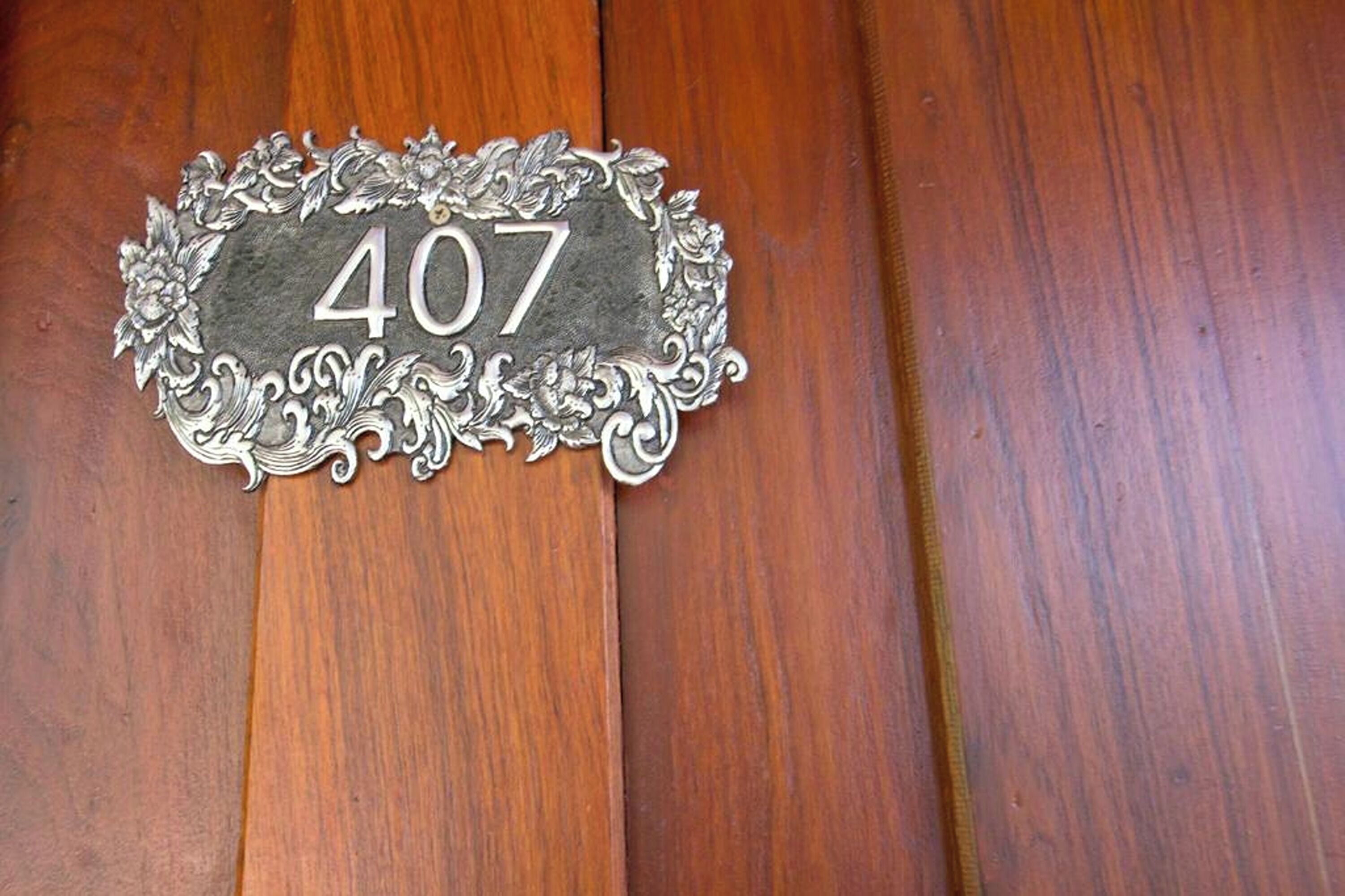 ruen mai deluxe double | premium bedding, minibar, in-room safe, desk