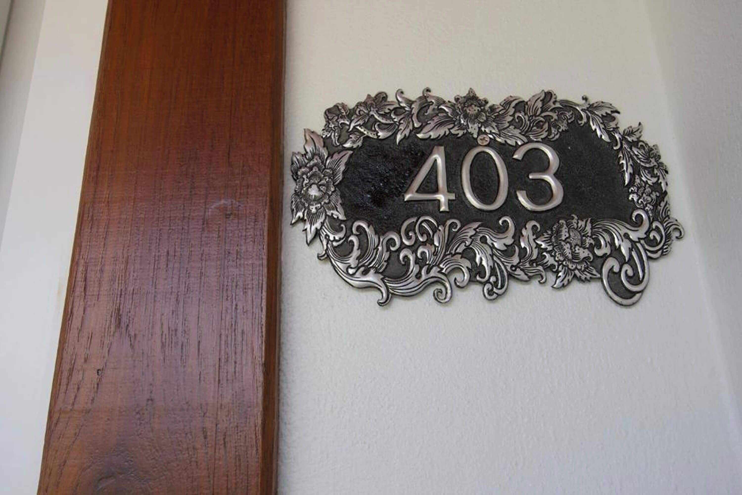 ruen mai deluxe twin | premium bedding, minibar, in-room safe, desk