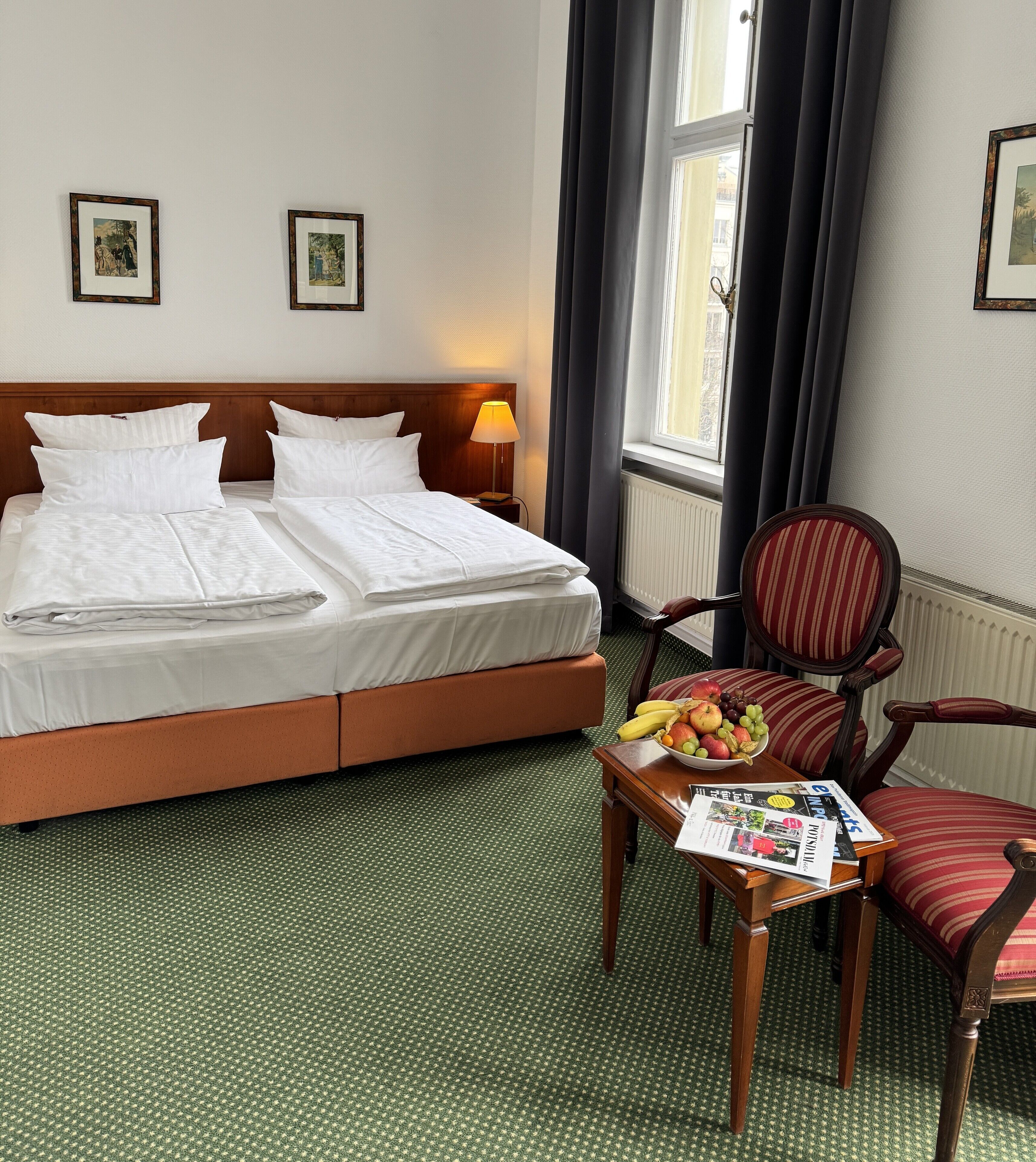 Standard-dobbeltværelse | Allergivenligt sengetøj, minibar, pengeskab på værelset, skrivebord