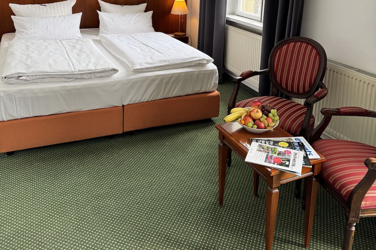 Standard-dobbeltværelse | Allergivenligt sengetøj, minibar, pengeskab på værelset, skrivebord