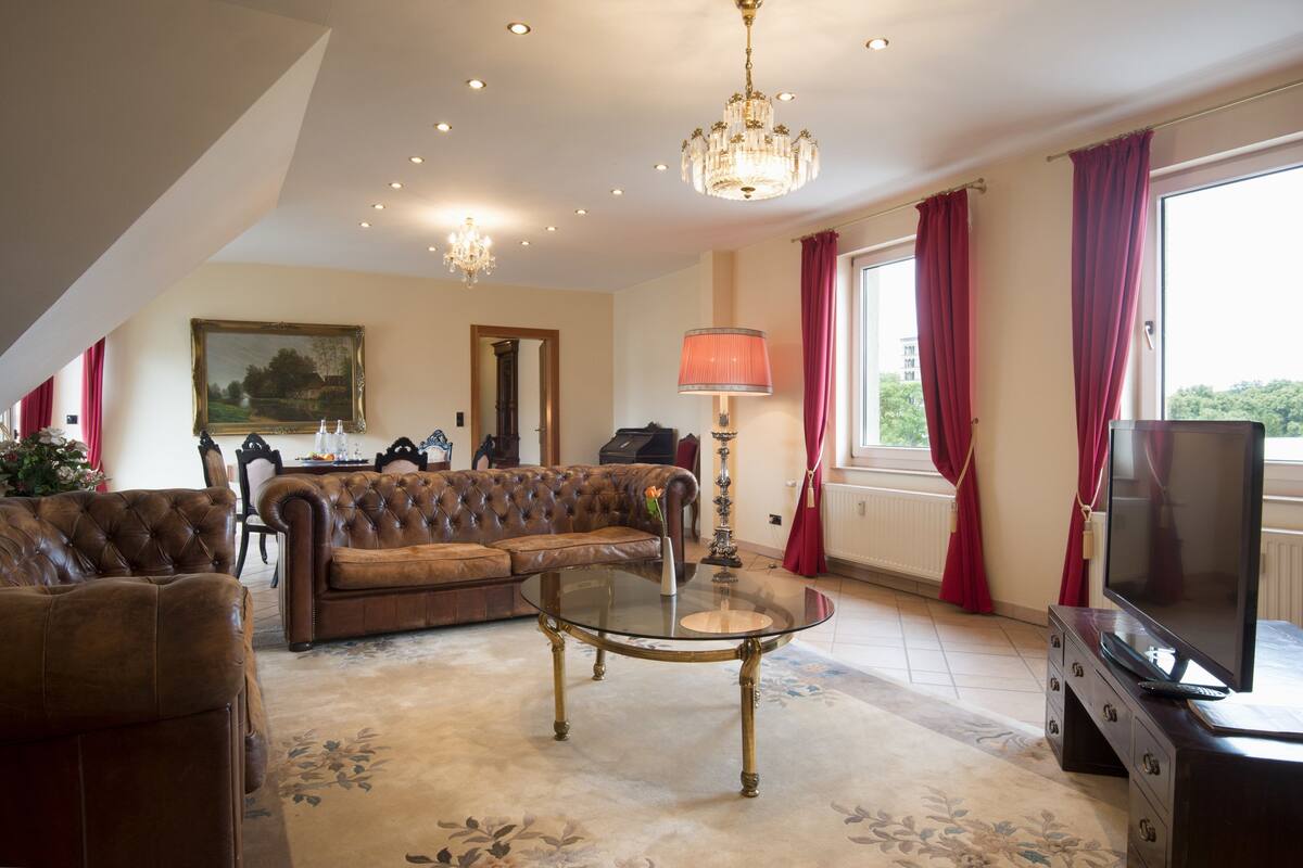 double room | hypo-allergenic bedding, minibar, in-room safe, desk