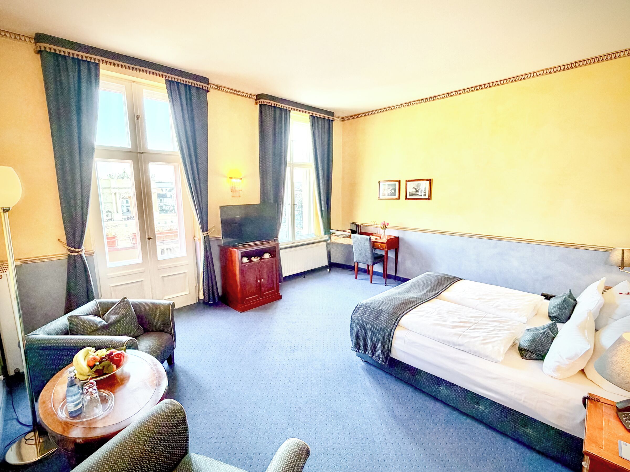 Habitación doble (Palais) | Ropa de cama hipoalergénica, minibar, caja fuerte y escritorio