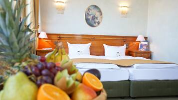 Allergikerbettwaren, Minibar, Zimmersafe, Schreibtisch