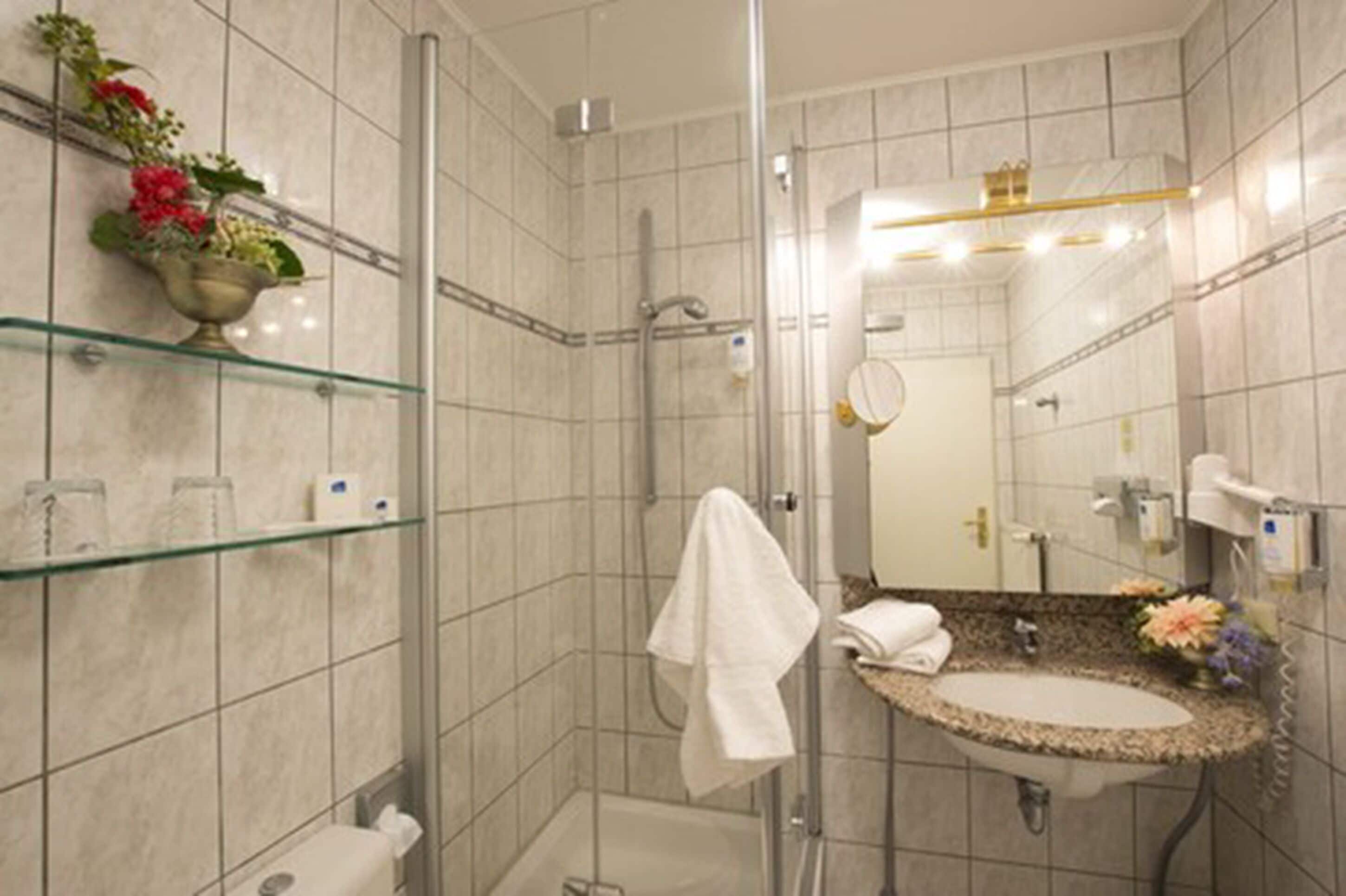 double room | bathroom | free toiletries, hair dryer, towels