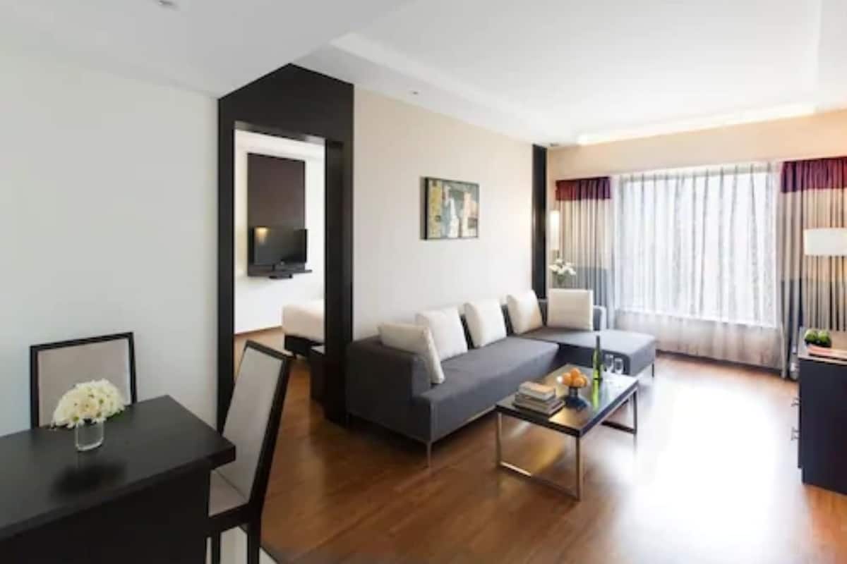 SUITE ROOM: INCLUDES AIRPORT PICK UP AND DROP | City view