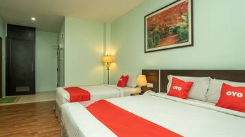 Executive Suite | Desk, free WiFi, bed sheets