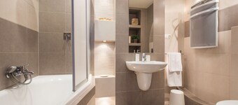 Hamilton Suites - Atlantis Apartments