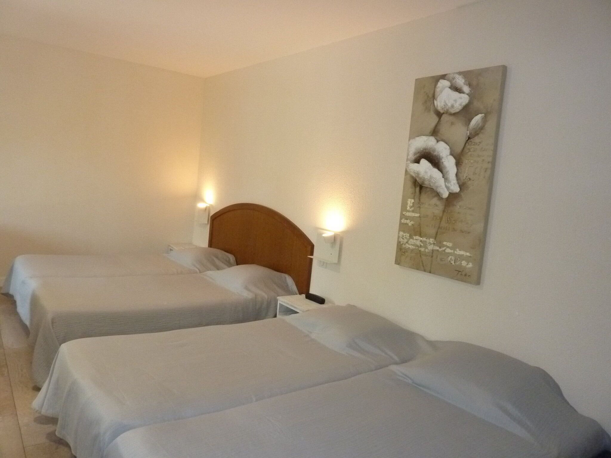 classic quadruple room | individually decorated, desk, blackout curtains, soundproofing