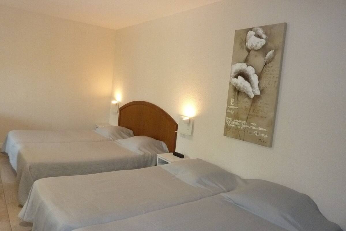 classic quadruple room | individually decorated, desk, blackout curtains, soundproofing