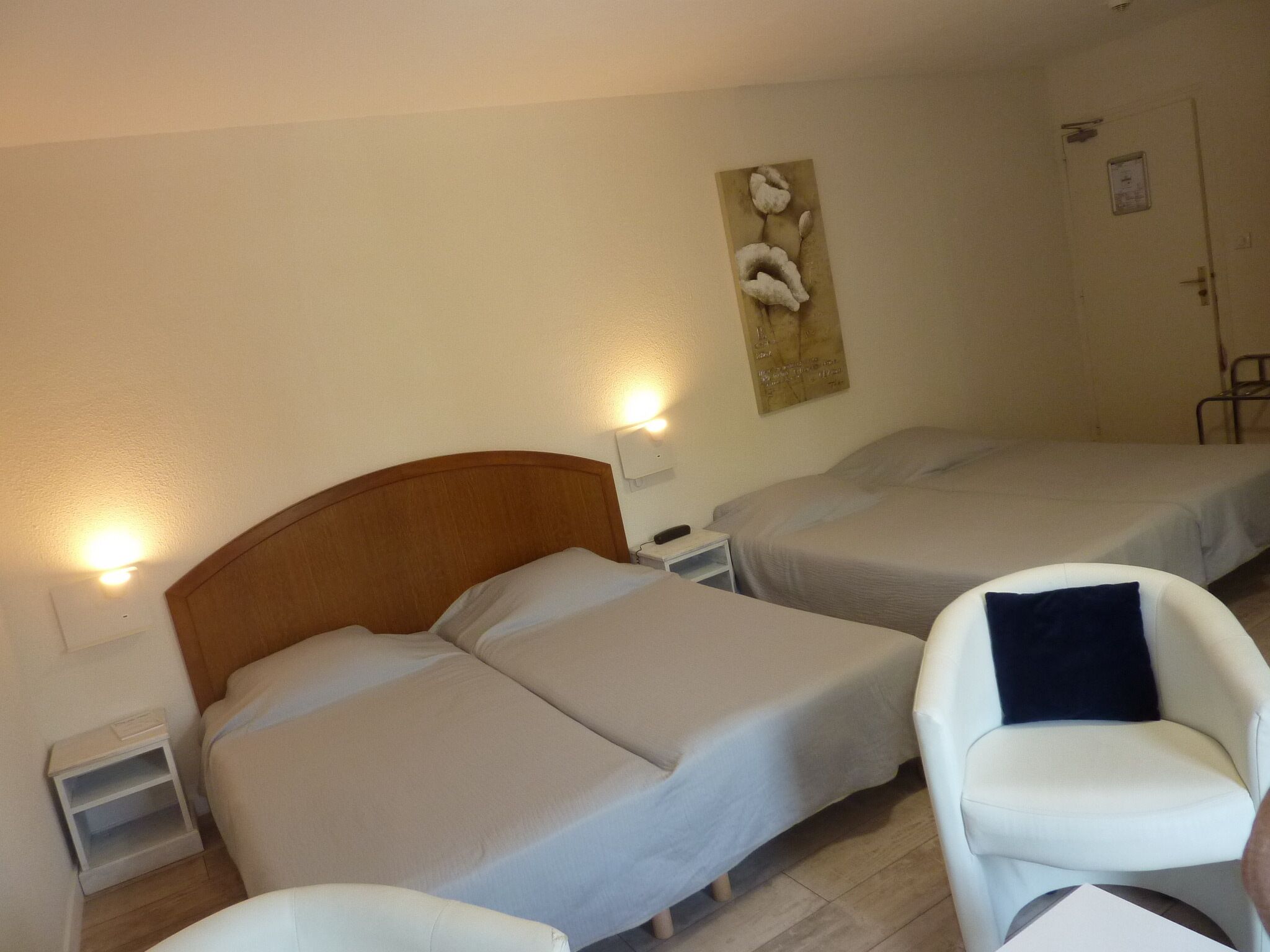 classic quadruple room | individually decorated, desk, blackout curtains, soundproofing