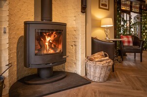 供应午餐和晚餐