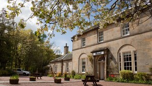 A historic stone building with a sign reading "Hotel". - Bankton House Hotel (Livingston)