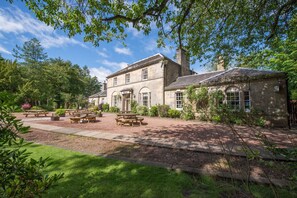 Front of property - Bankton House Hotel (Livingston)