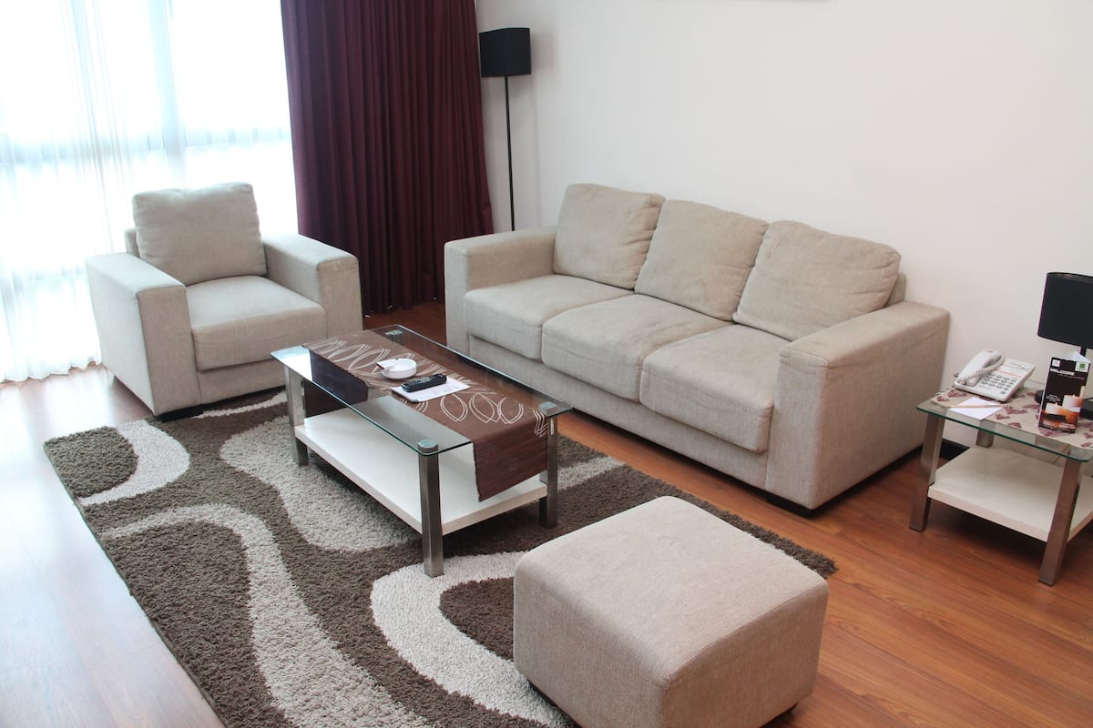 Apartment 3 Bedrooms Deluxe Suite | Living room | LED TV