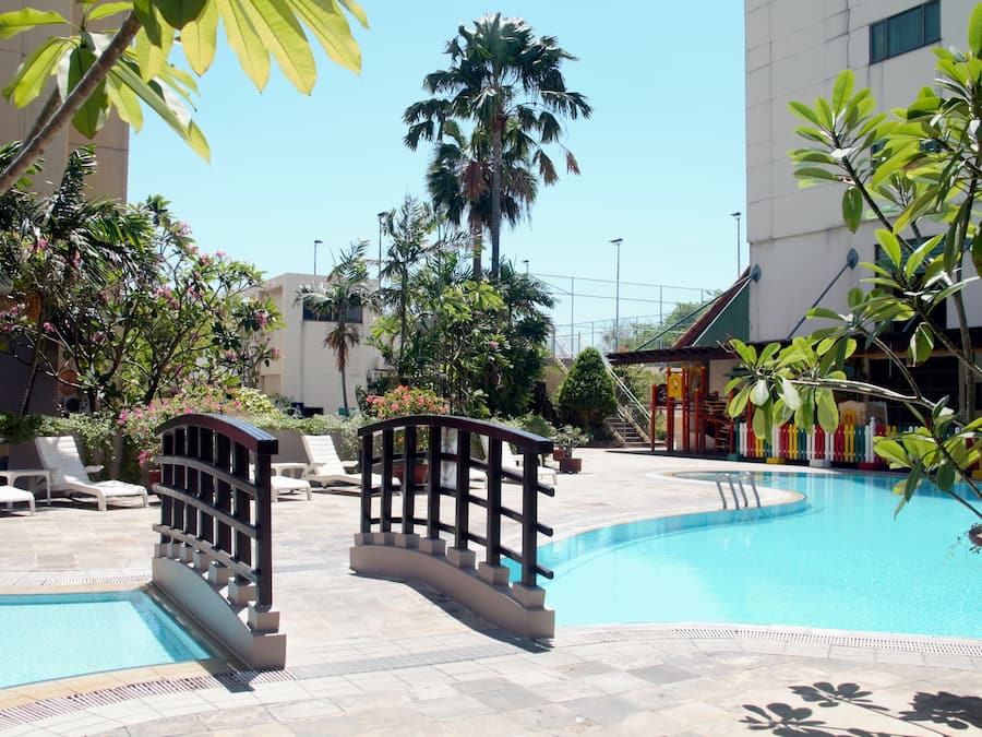 室外游泳池,日光浴躺椅