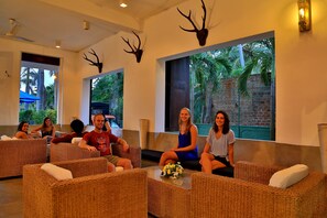 Lobby lounge - St. Lachlan Hotel & Suites (Negombo)